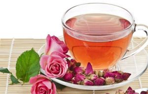دمنوش به و گل محمدی